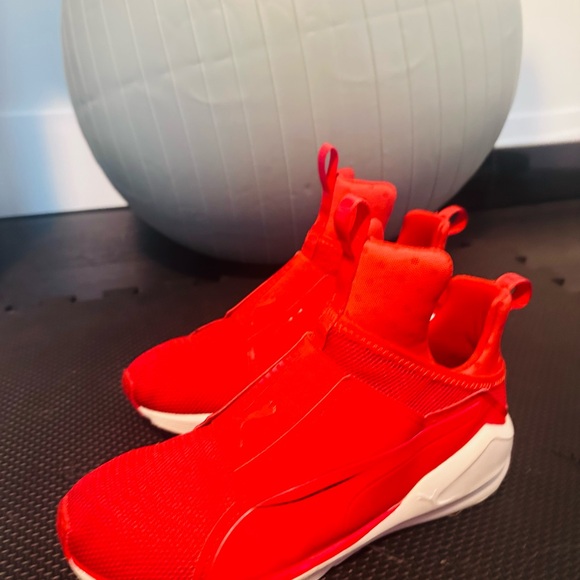 Puma Red Sneakers Modern Slip-On Design - Picture 1 of 4